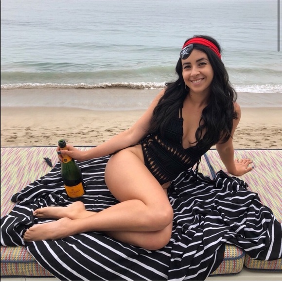 Indah Rhianna Suit - Picture 5 of 8